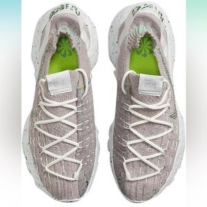 Nike Space Hippie 04 athletic shoes in white/gray